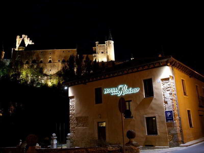 Hotel Alcazar Segovia Bagian luar foto
